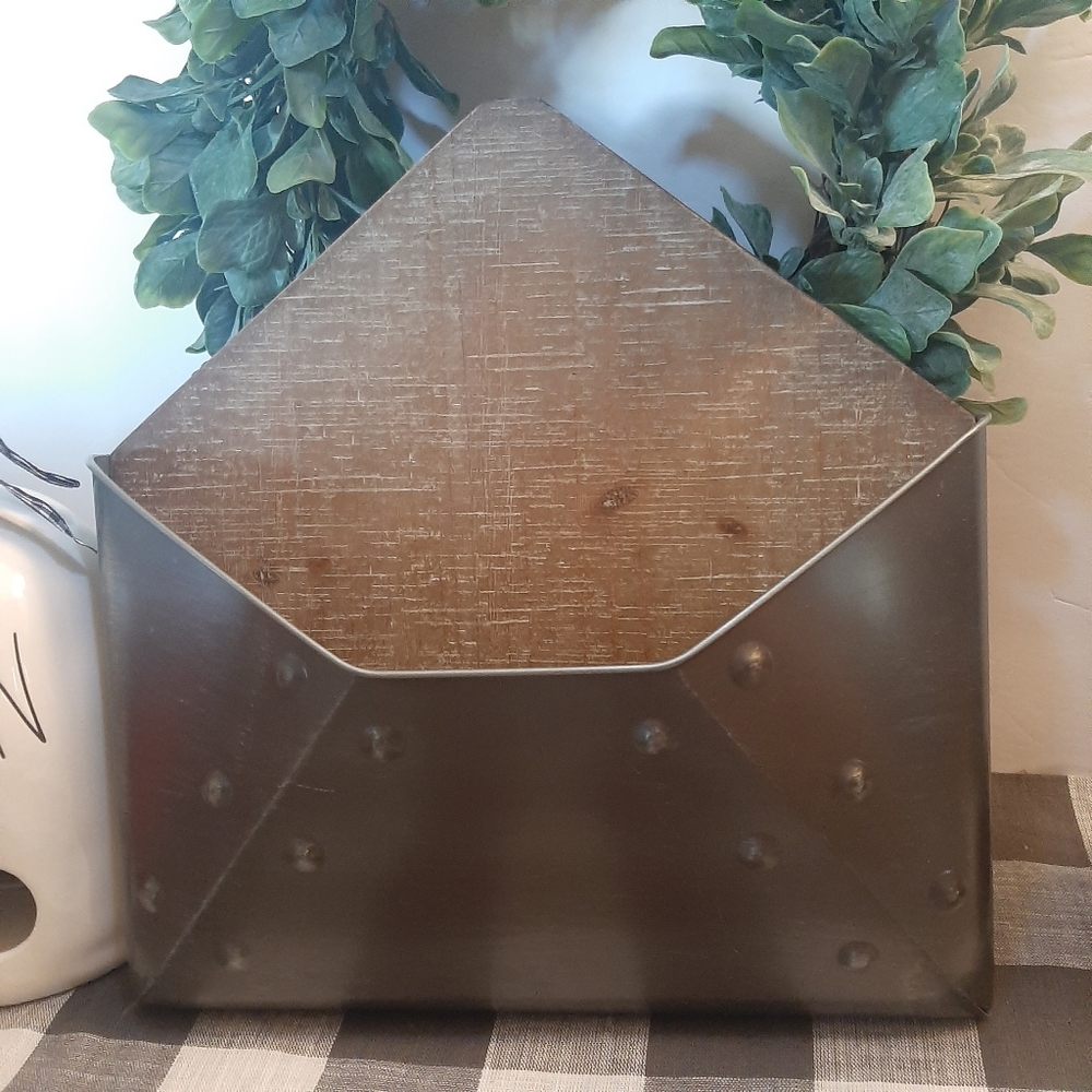 Metal envelope mail organizer